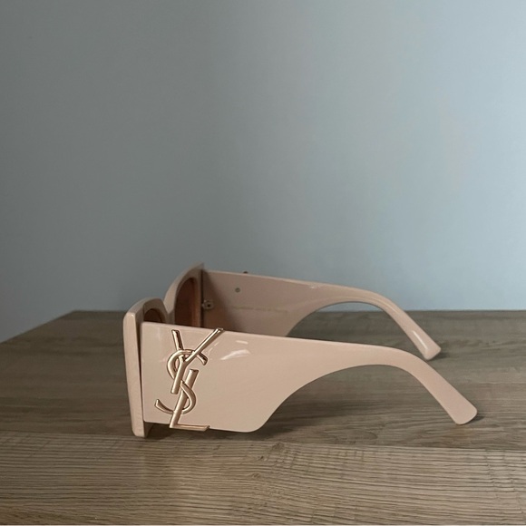 2 pairs of sunglasses - Picture 7 of 14